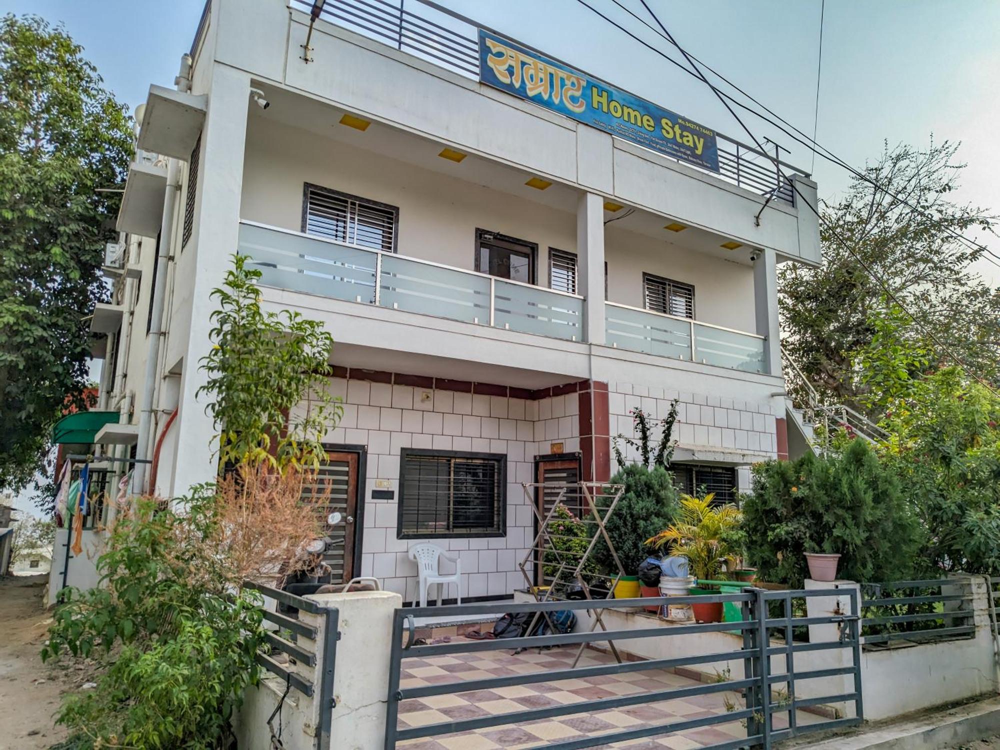 Samrat Homestay Garudeshwar Exterior foto